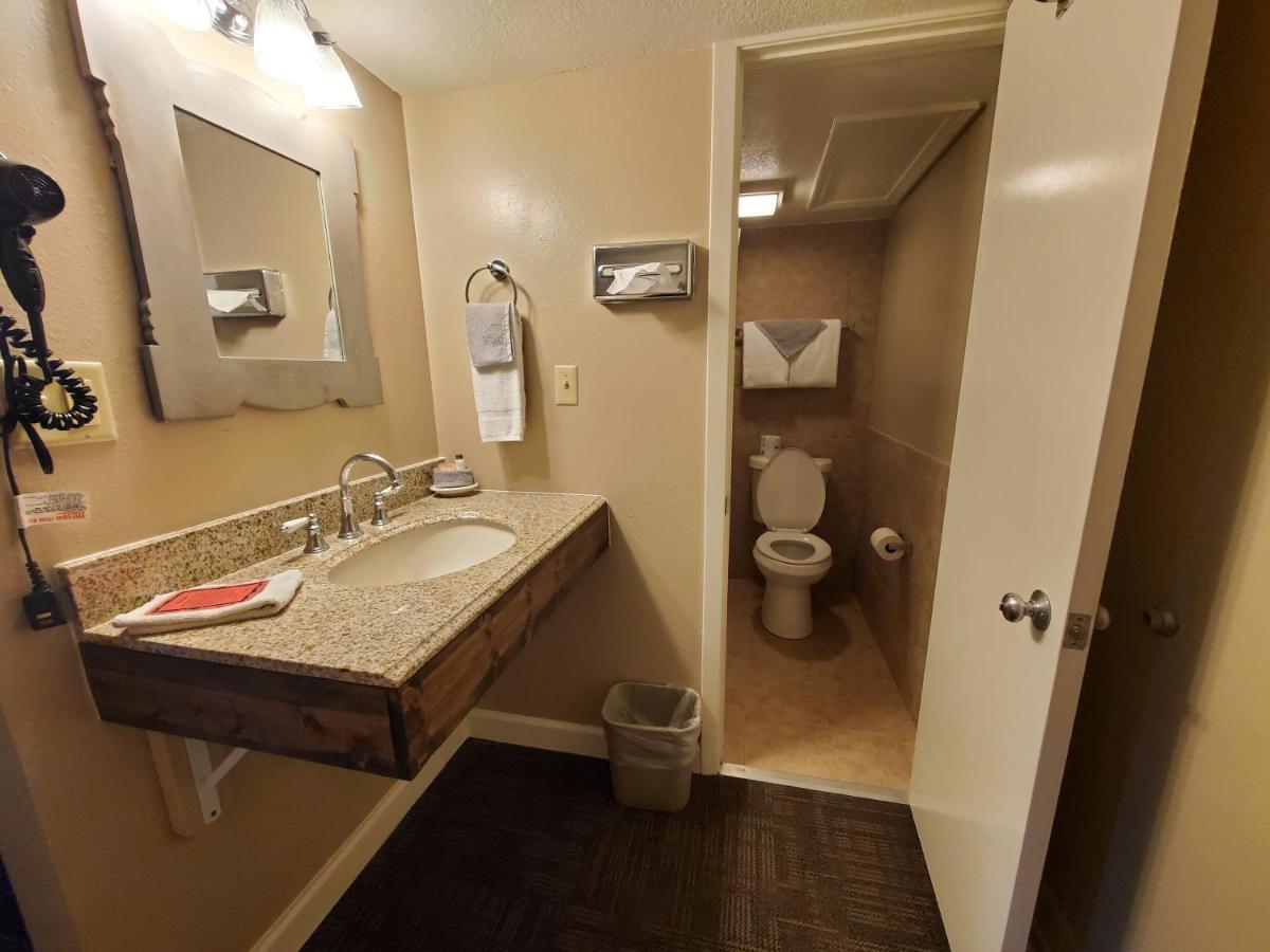 Kansas Country Inn Oakley Esterno foto