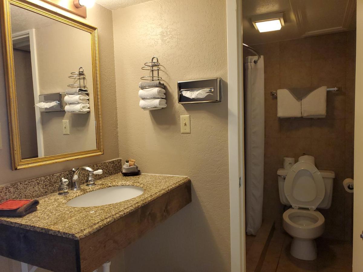 Kansas Country Inn Oakley Esterno foto