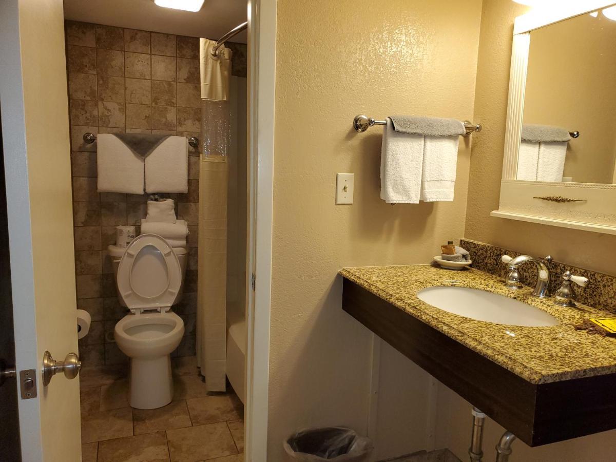 Kansas Country Inn Oakley Esterno foto