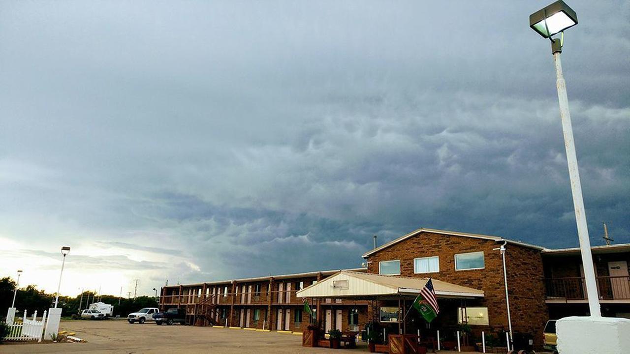 Kansas Country Inn Oakley Esterno foto