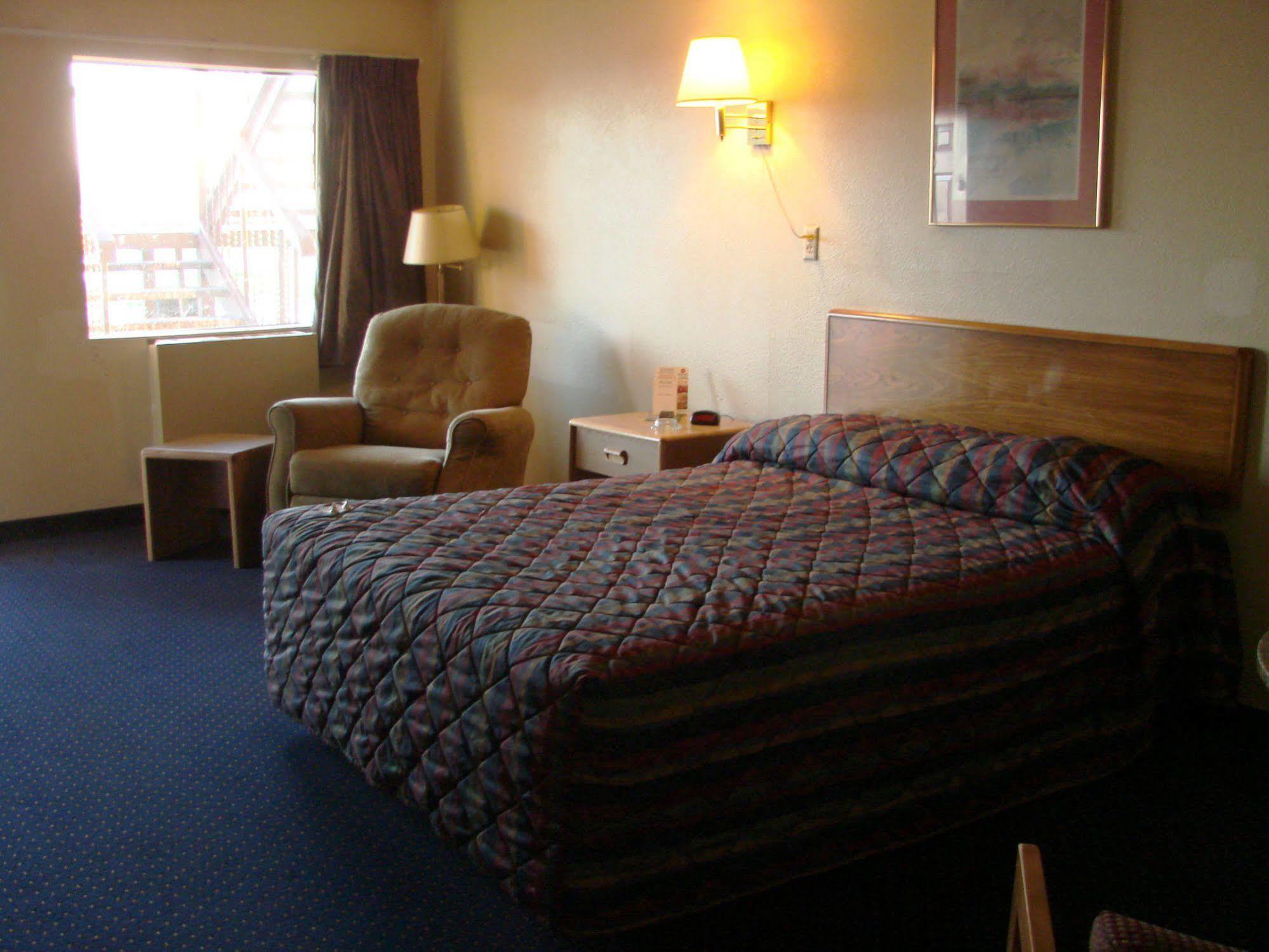 Kansas Country Inn Oakley Esterno foto