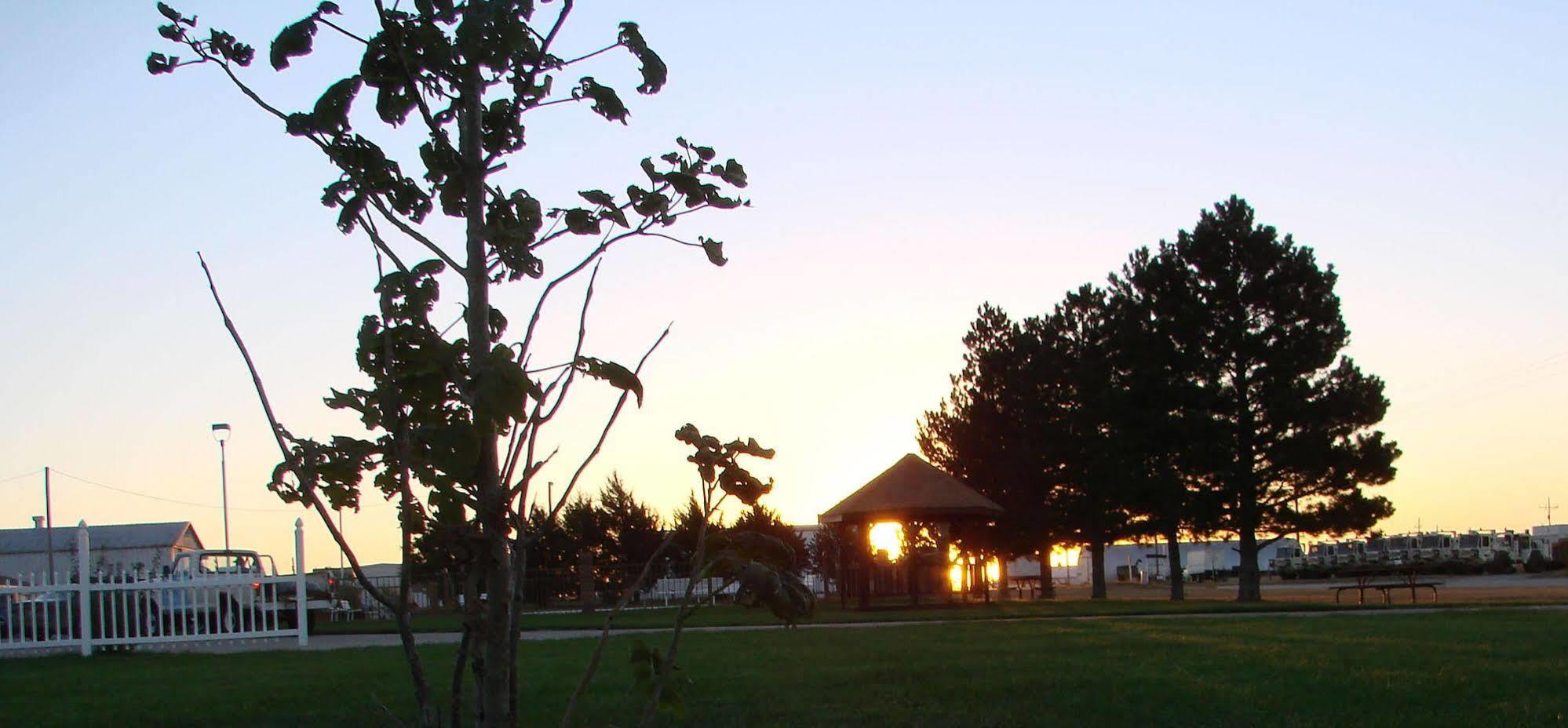 Kansas Country Inn Oakley Esterno foto